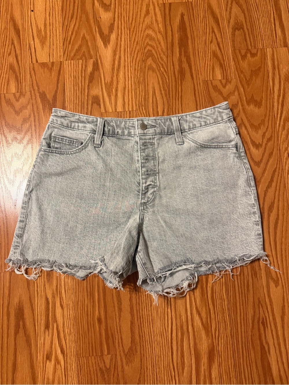 Universal Thread Grey Wash Vintage Midi Shorts Size 10/30